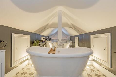 Bedroom 1 En Suite-2.jpg