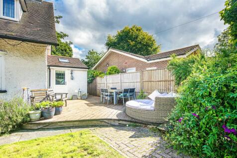 Deck to front garden