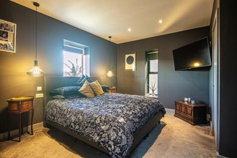 Principal bedroom