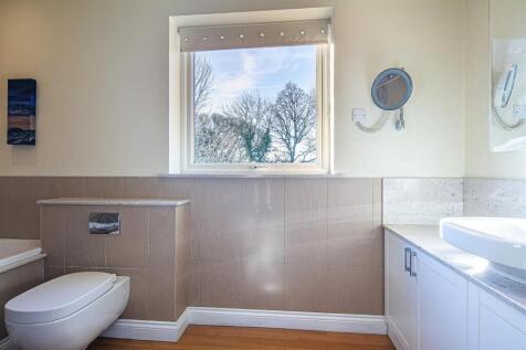 Ensuite to bedroom 1
