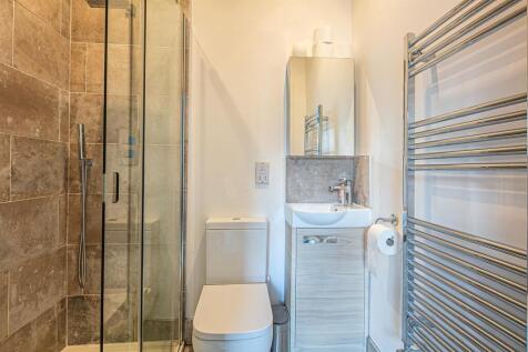 Ensuite to bedroom one