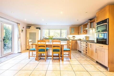Dining kitchen