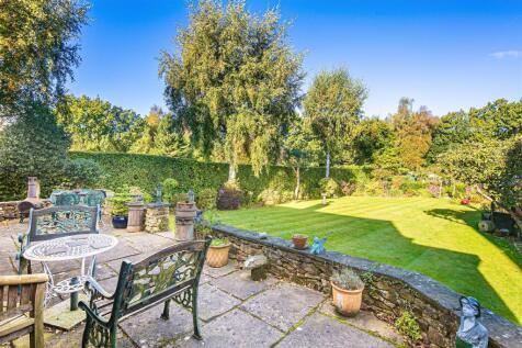 R&#61;Terrace and garden