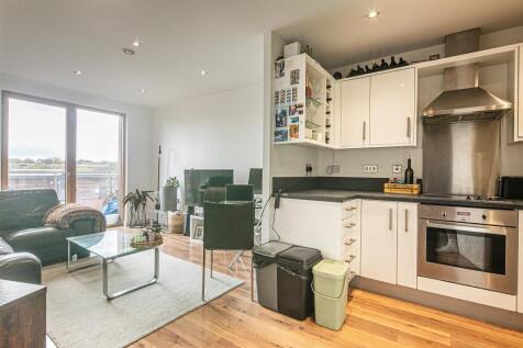 Living kitchen overall