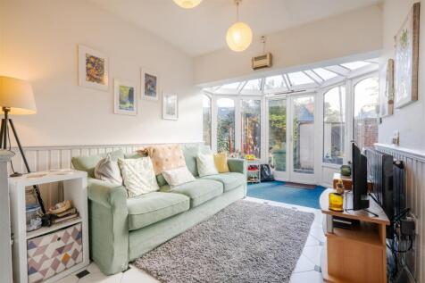 433A Glossop - Sitting area