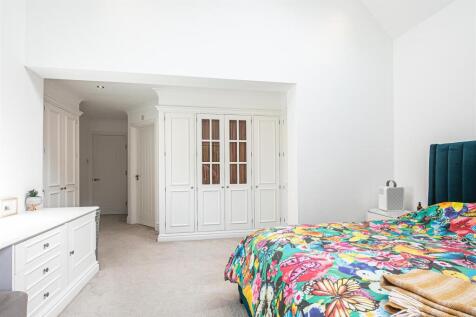 Principal bedroom