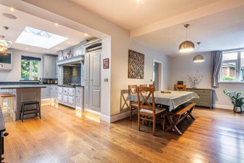 Dining kitchen overall