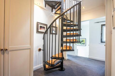 Landing with spiral staircase