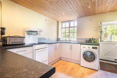 Lower ground floor kitchen/utility room