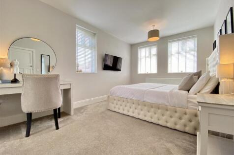 Principal bedroom