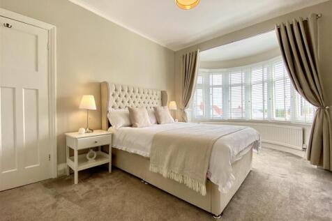 Principal bedroom