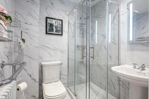 Ensuite to bedroom one