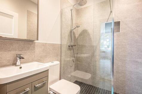 Ensuite to bed one