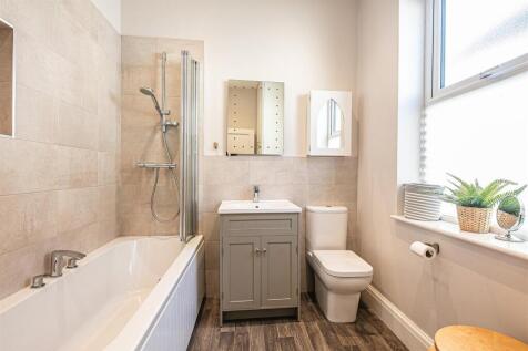 Family bathroom.jpg
