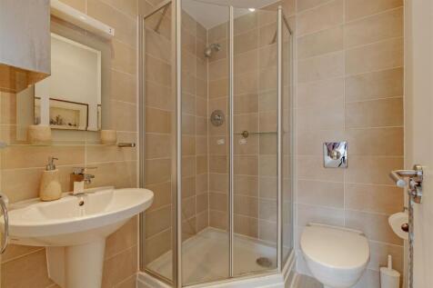 En Suite to bedroom 1