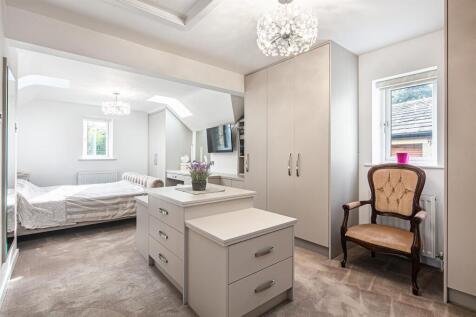 Dressing area in principal bedroom