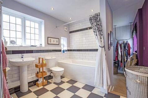 Bedroom 1 En Suite-1.jpg