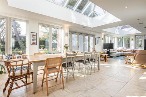 Dining area in kitchen