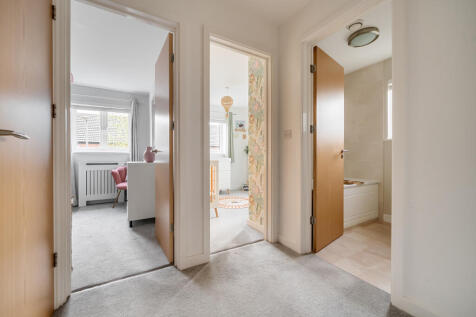 1364820-4-68fb4ae...