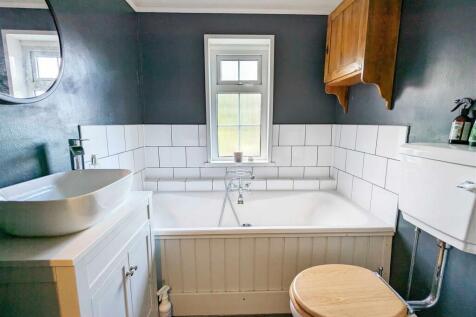 bathroom2.jpg