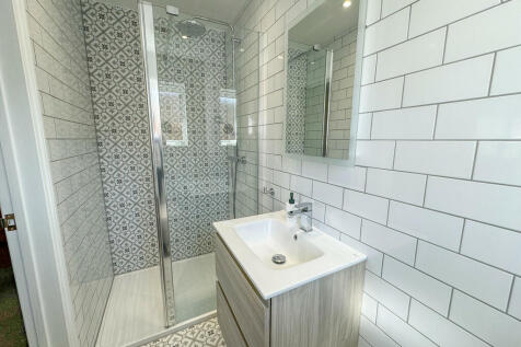 bed 1 ensuite 