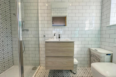 bed 1 ensuite 1 