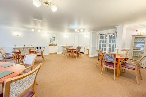 communal restaura...