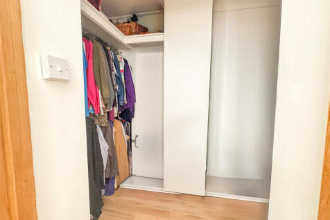 walkin wardrobe