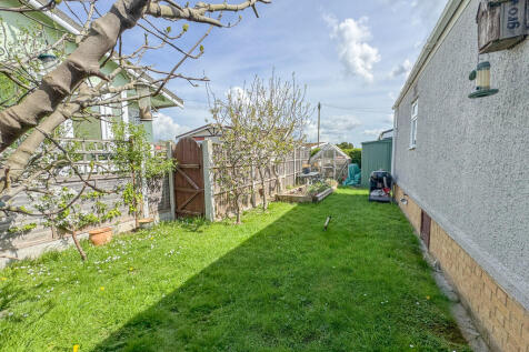 SIDE GARDEN
