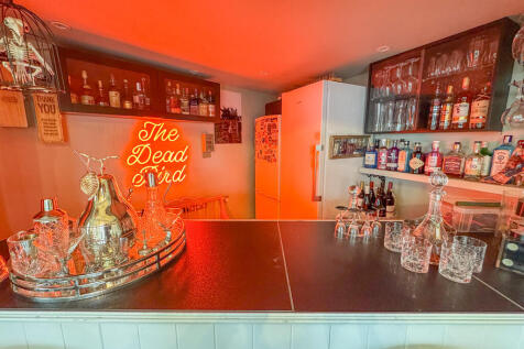 garden lodge bar