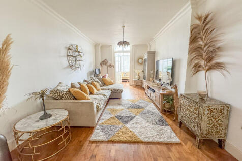 LOUNGE 1