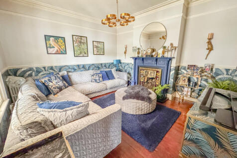 FAMILY ROOM 1