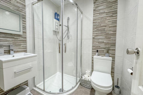 UTILITY WC SHOWER