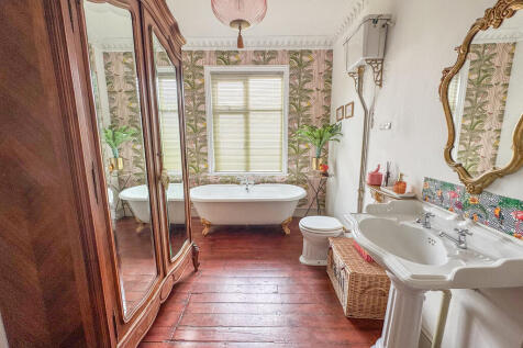 BATHROOM 1