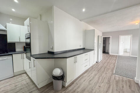 FLAT - OPEN PLAN ...