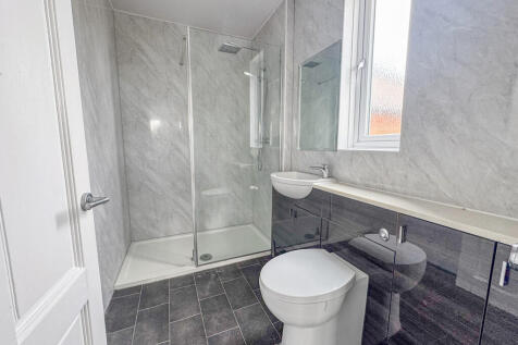 FLAT - EN SUITE