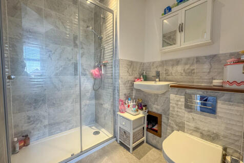 en suite bed 2
