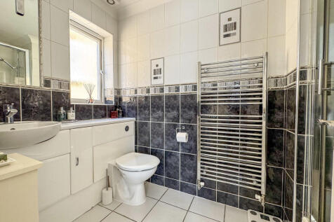ensuite bed 1