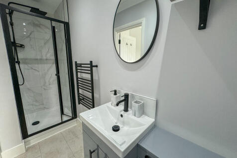 BED 1 ENSUITE