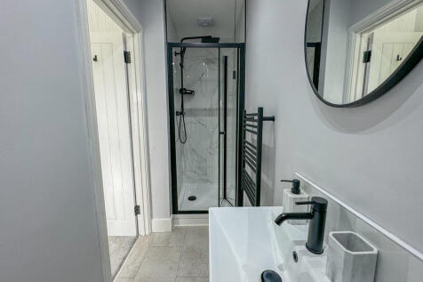BED 1 EN SUITE 1