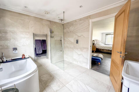 bed 1 ensuite