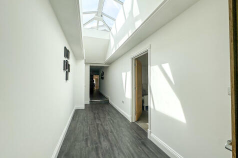 hall end