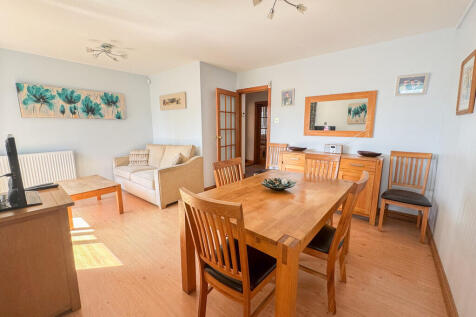 breakfast room 1