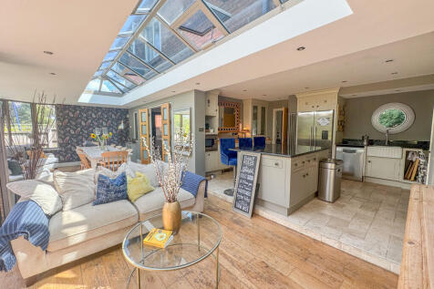 open plan breakfa...