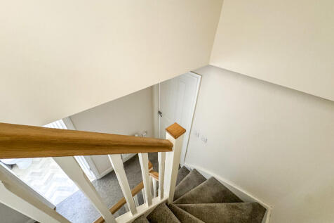 stairs top to mid...