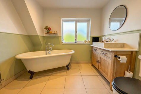 BATHROOM 2