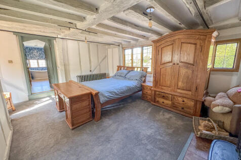 bed 1 showing en ...