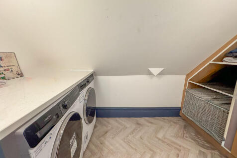 laundry room off ...
