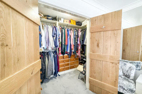 walk-in wardrobe