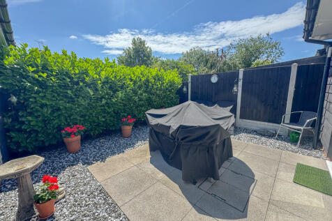 courtyard garden ...